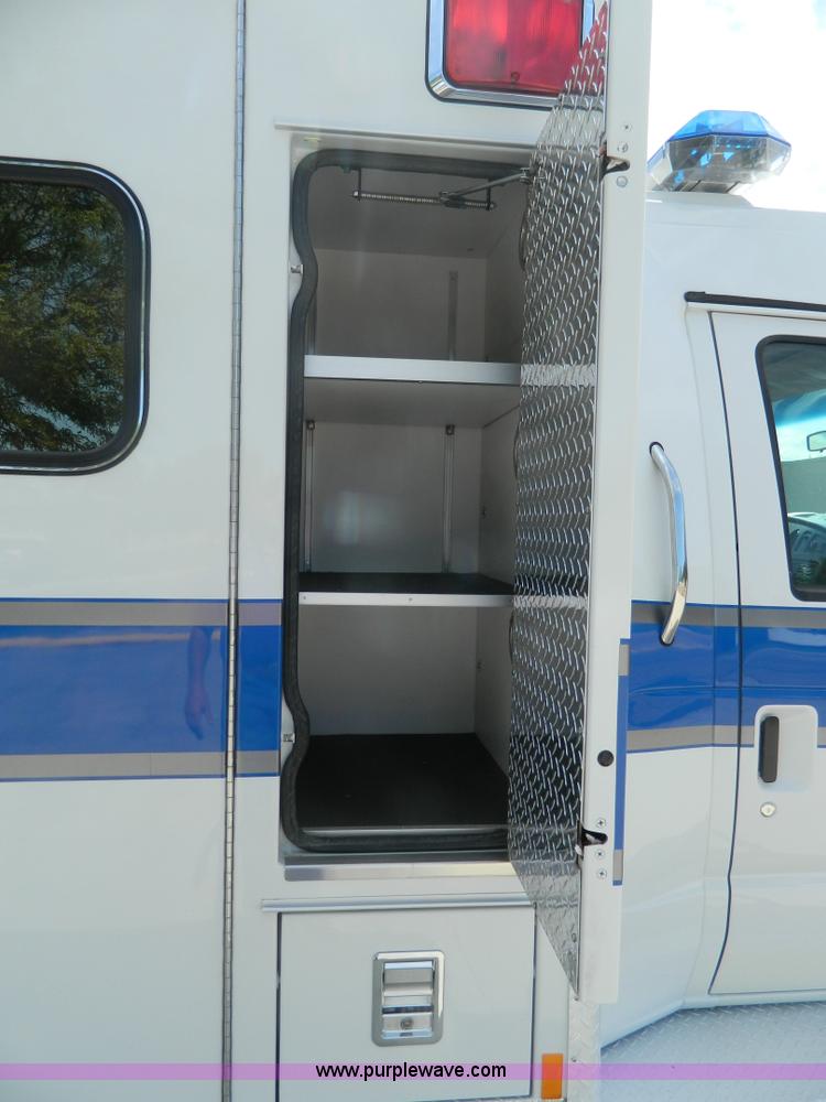 image for item K8180 1999 Ford Econoline E450 ambulance