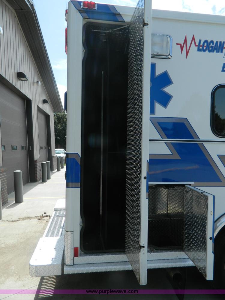 image for item K8180 1999 Ford Econoline E450 ambulance