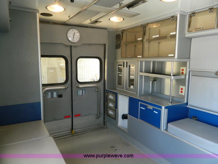 image for item K8180 1999 Ford Econoline E450 ambulance