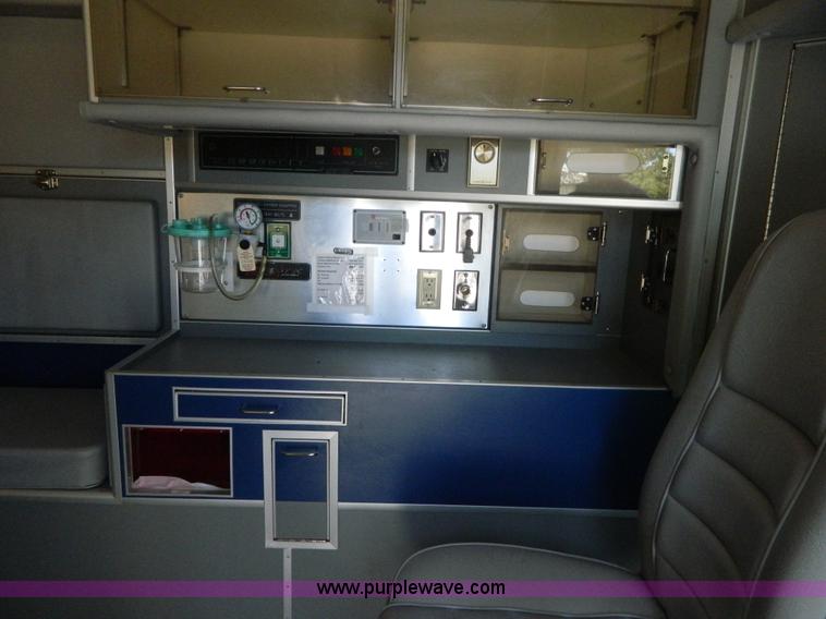 image for item K8180 1999 Ford Econoline E450 ambulance