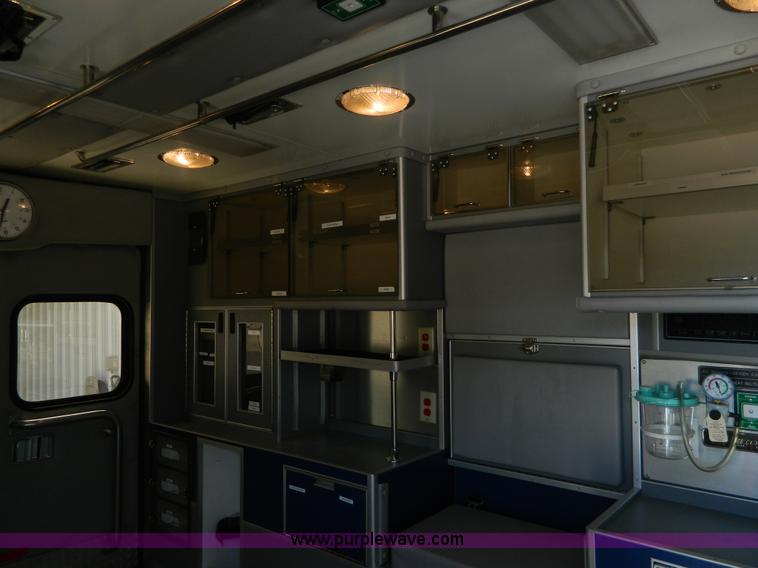 image for item K8180 1999 Ford Econoline E450 ambulance