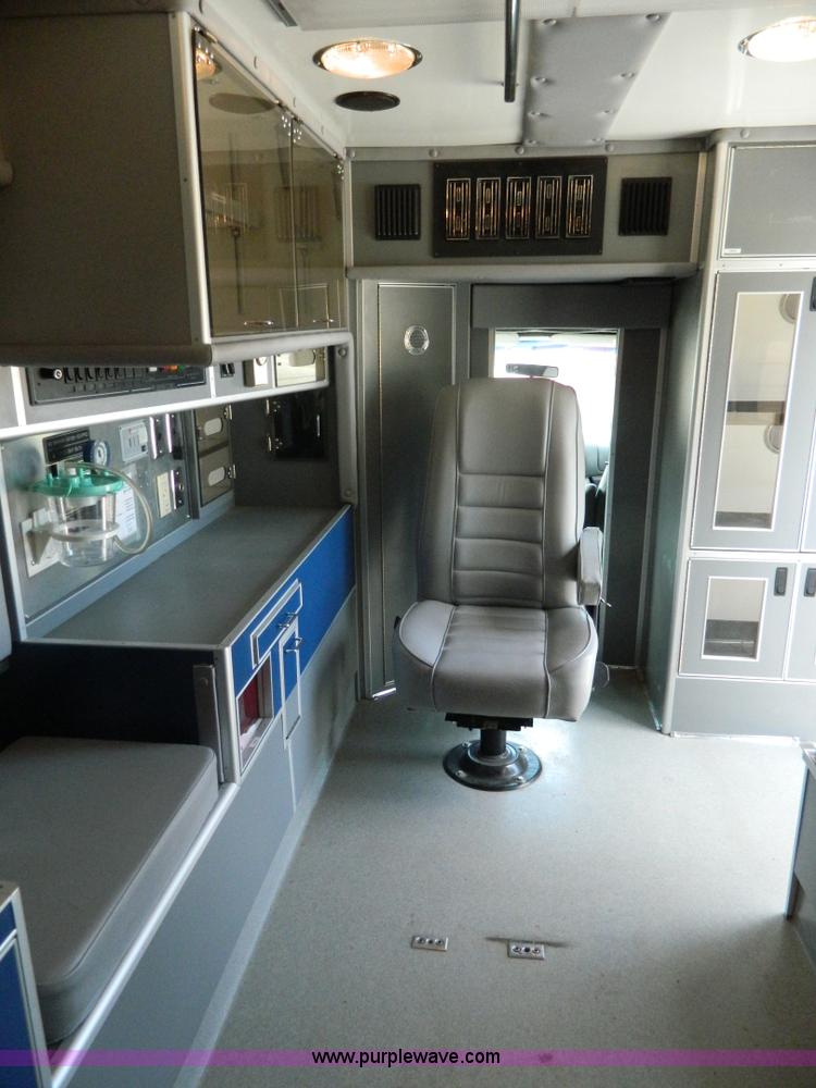 image for item K8180 1999 Ford Econoline E450 ambulance