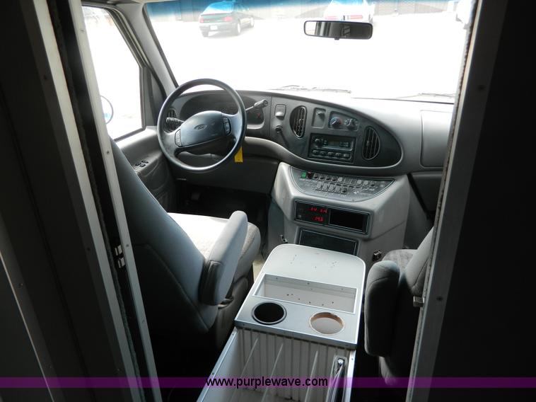 image for item K8180 1999 Ford Econoline E450 ambulance