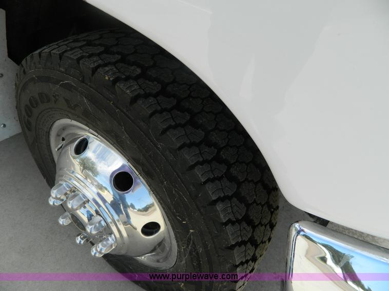 image for item K8180 1999 Ford Econoline E450 ambulance