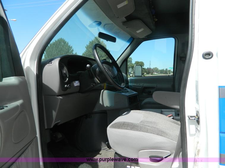 image for item K8180 1999 Ford Econoline E450 ambulance