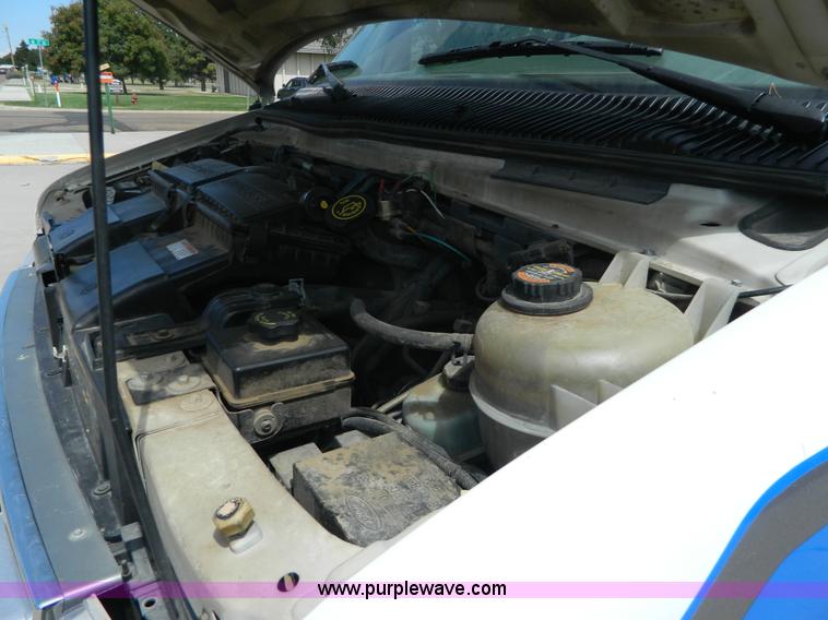 image for item K8180 1999 Ford Econoline E450 ambulance