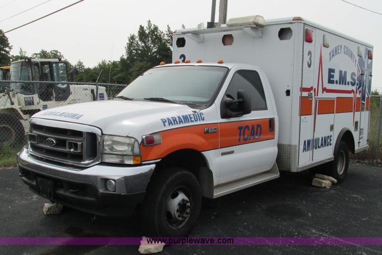 image for item L5253 2004 Ford F350 Super Duty ambulance