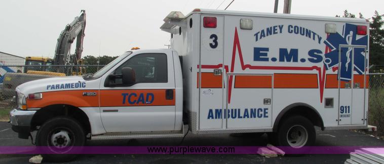image for item L5253 2004 Ford F350 Super Duty ambulance