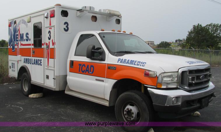 image for item L5253 2004 Ford F350 Super Duty ambulance