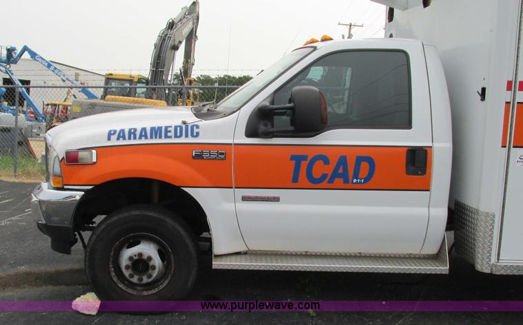 image for item L5253 2004 Ford F350 Super Duty ambulance