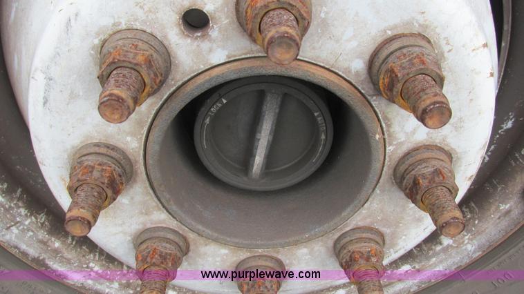 image for item L5253 2004 Ford F350 Super Duty ambulance