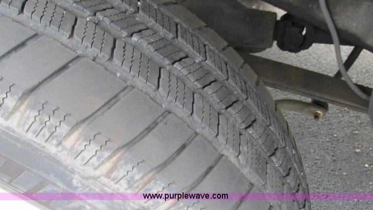 image for item L5253 2004 Ford F350 Super Duty ambulance