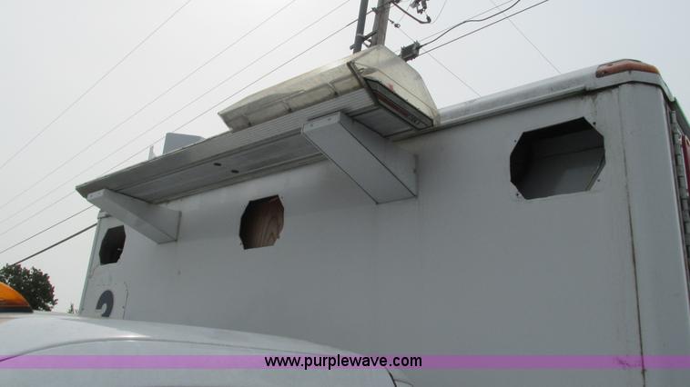 image for item L5253 2004 Ford F350 Super Duty ambulance