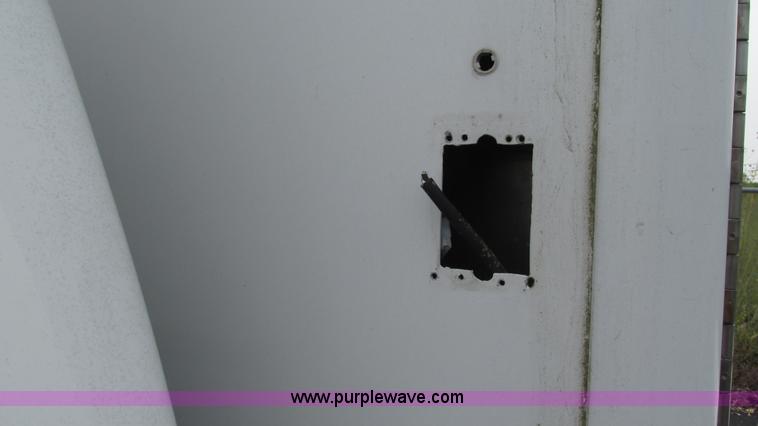 image for item L5253 2004 Ford F350 Super Duty ambulance