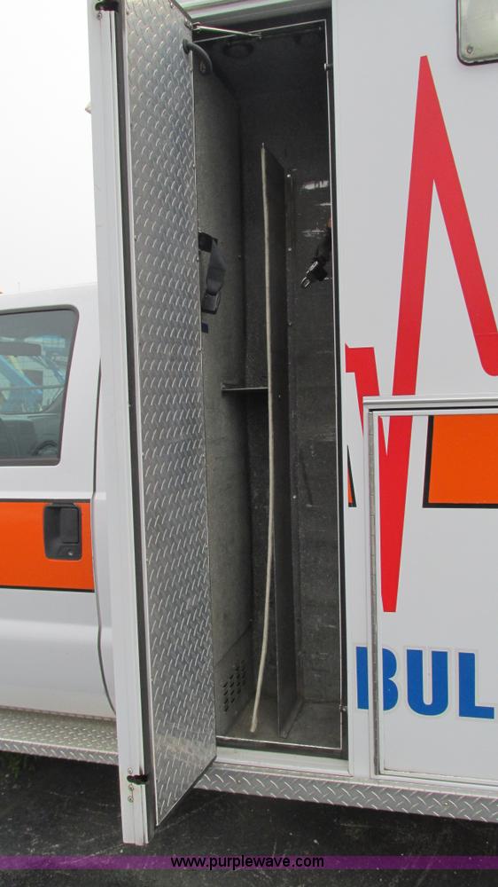 image for item L5253 2004 Ford F350 Super Duty ambulance