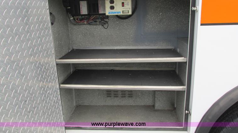 image for item L5253 2004 Ford F350 Super Duty ambulance