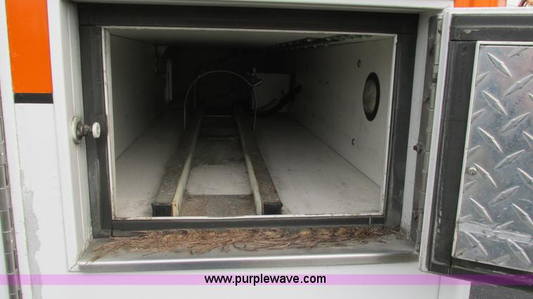 image for item L5253 2004 Ford F350 Super Duty ambulance