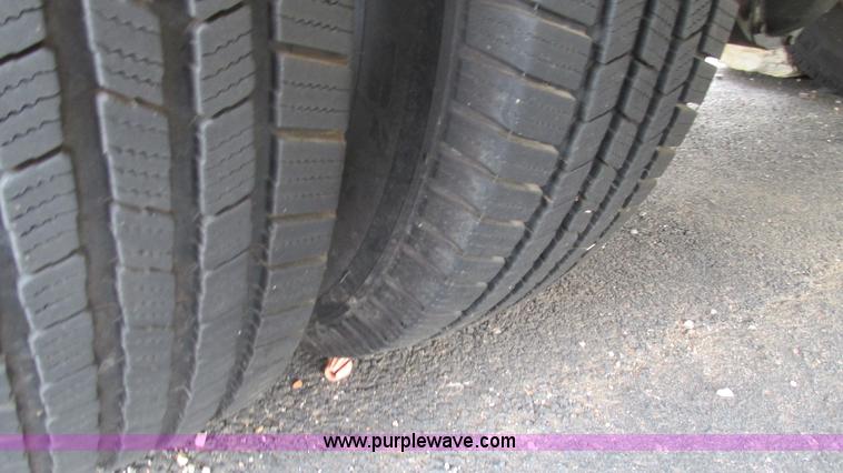 image for item L5253 2004 Ford F350 Super Duty ambulance