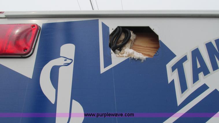 image for item L5253 2004 Ford F350 Super Duty ambulance