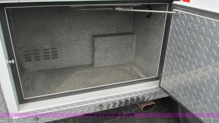 image for item L5253 2004 Ford F350 Super Duty ambulance