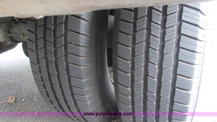 image for item L5253 2004 Ford F350 Super Duty ambulance