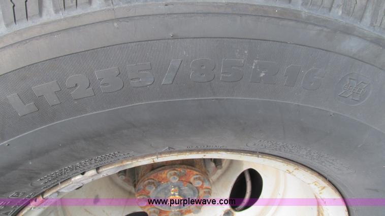 image for item L5253 2004 Ford F350 Super Duty ambulance