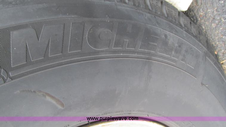 image for item L5253 2004 Ford F350 Super Duty ambulance