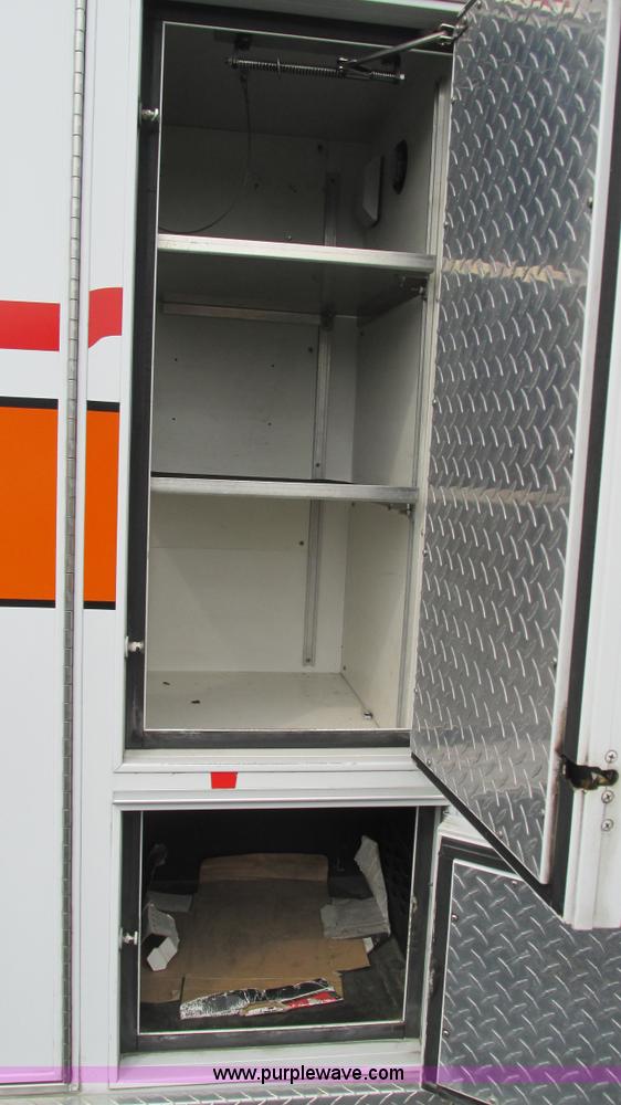 image for item L5253 2004 Ford F350 Super Duty ambulance