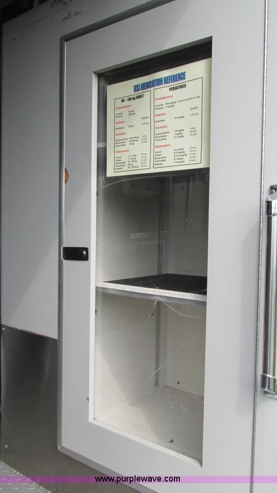 image for item L5253 2004 Ford F350 Super Duty ambulance