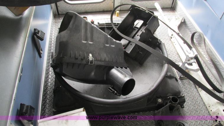 image for item L5253 2004 Ford F350 Super Duty ambulance