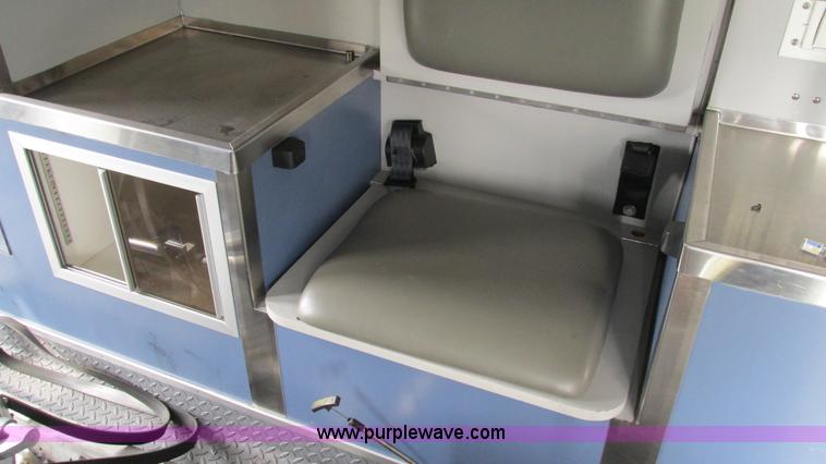image for item L5253 2004 Ford F350 Super Duty ambulance