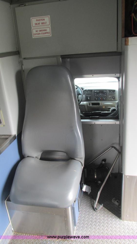 image for item L5253 2004 Ford F350 Super Duty ambulance