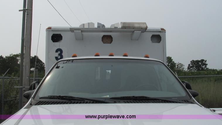 image for item L5253 2004 Ford F350 Super Duty ambulance