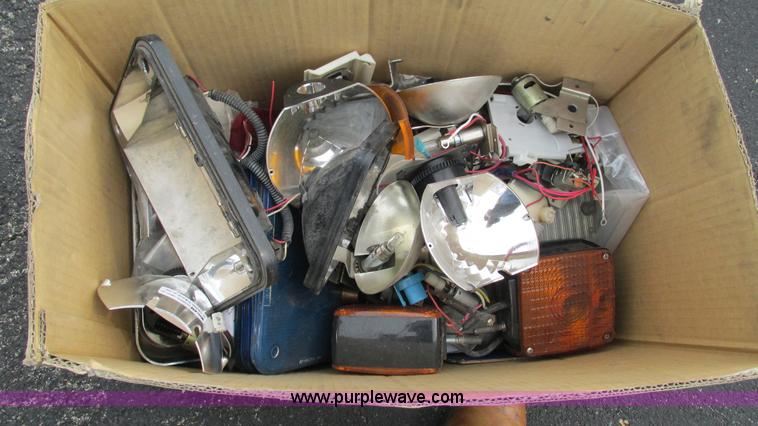 image for item L5253 2004 Ford F350 Super Duty ambulance