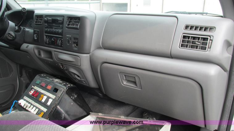 image for item L5253 2004 Ford F350 Super Duty ambulance