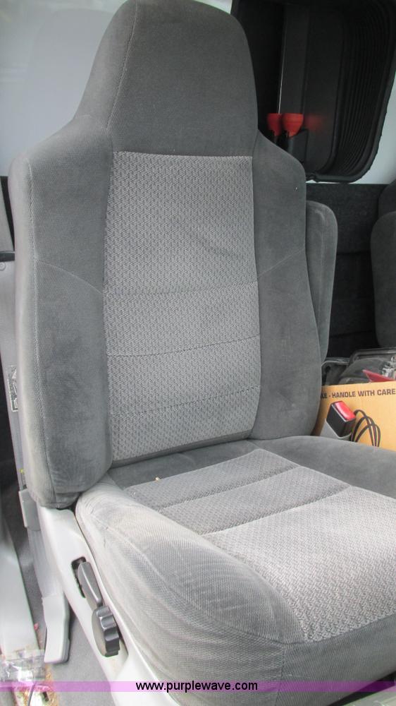 image for item L5253 2004 Ford F350 Super Duty ambulance