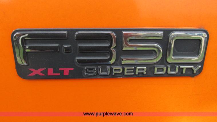 image for item L5253 2004 Ford F350 Super Duty ambulance