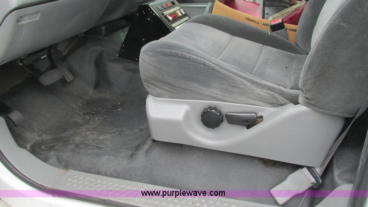image for item L5253 2004 Ford F350 Super Duty ambulance