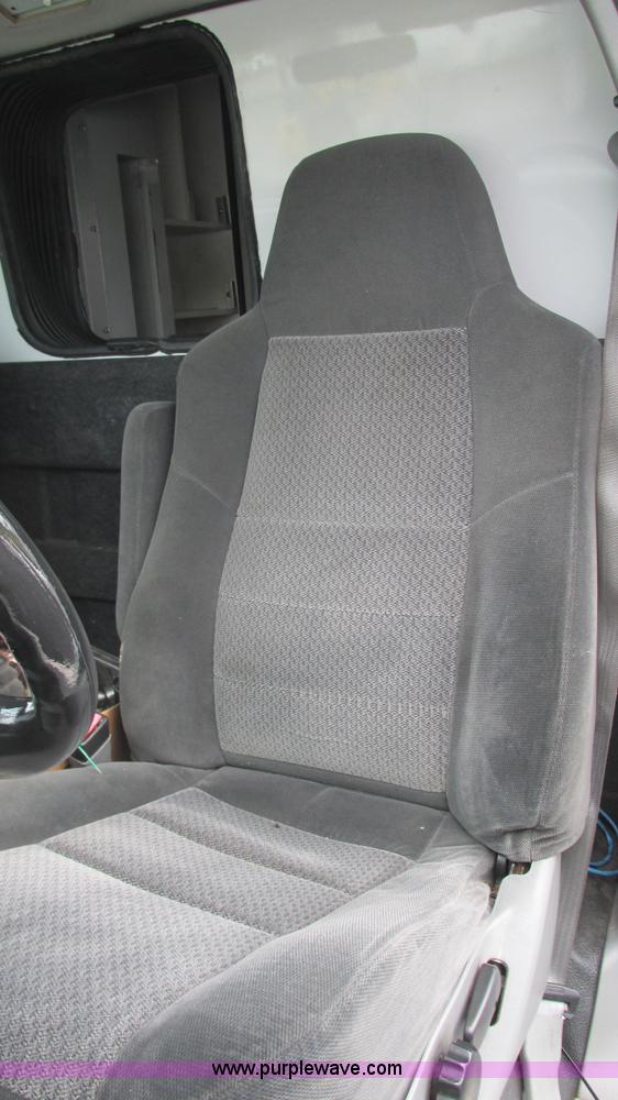 image for item L5253 2004 Ford F350 Super Duty ambulance