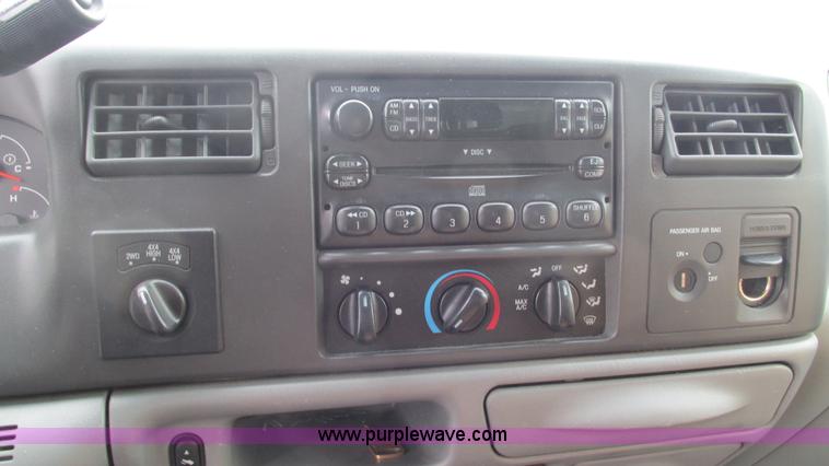 image for item L5253 2004 Ford F350 Super Duty ambulance