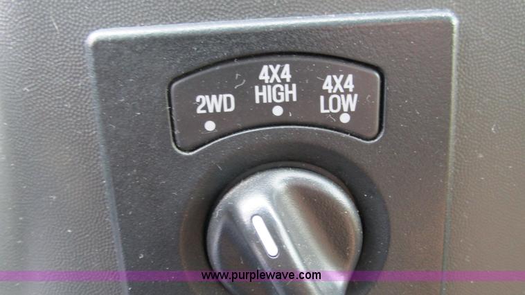 image for item L5253 2004 Ford F350 Super Duty ambulance