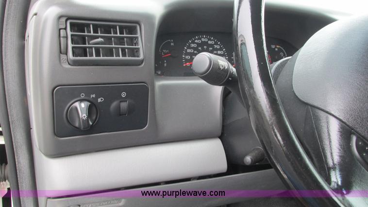 image for item L5253 2004 Ford F350 Super Duty ambulance