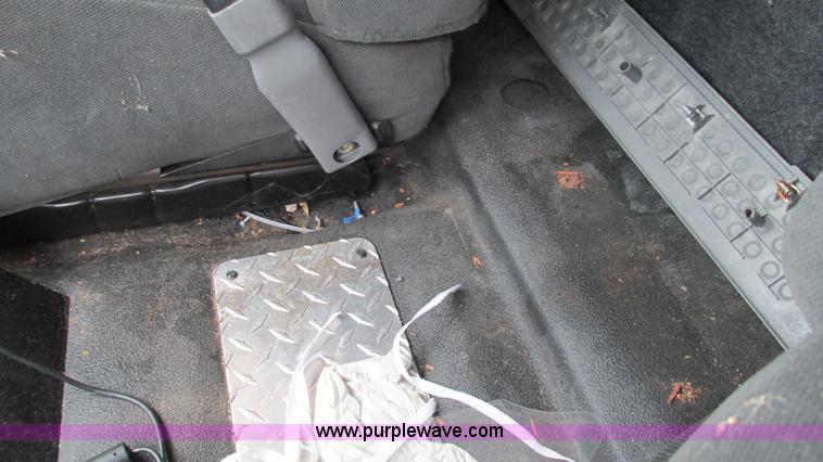 image for item L5253 2004 Ford F350 Super Duty ambulance