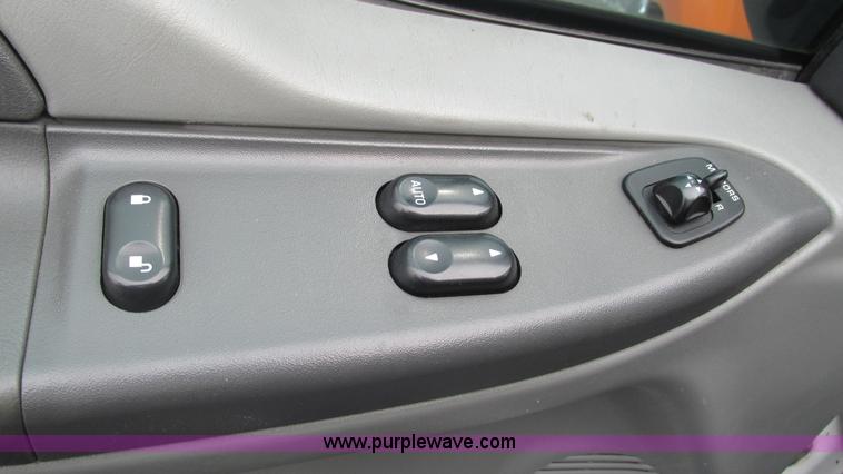 image for item L5253 2004 Ford F350 Super Duty ambulance