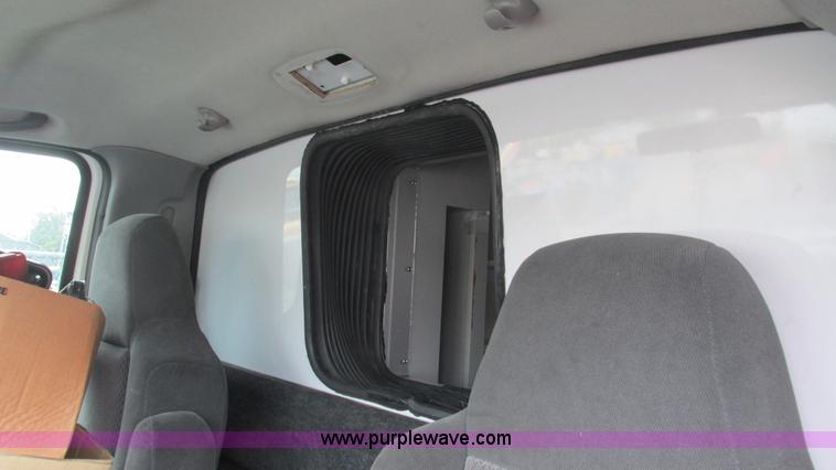 image for item L5253 2004 Ford F350 Super Duty ambulance