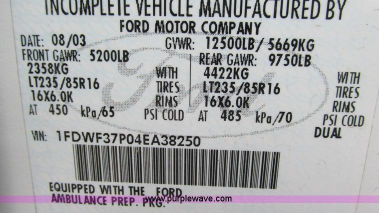 image for item L5253 2004 Ford F350 Super Duty ambulance