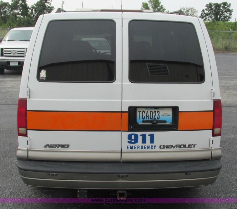 image for item L5254 2002 Chevrolet Astro van