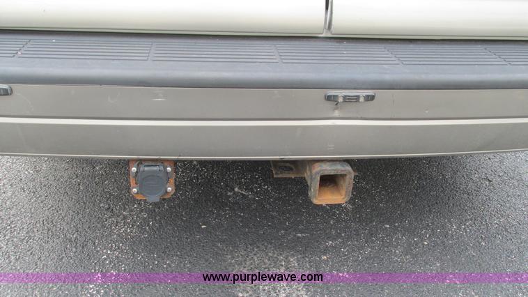 image for item L5254 2002 Chevrolet Astro van