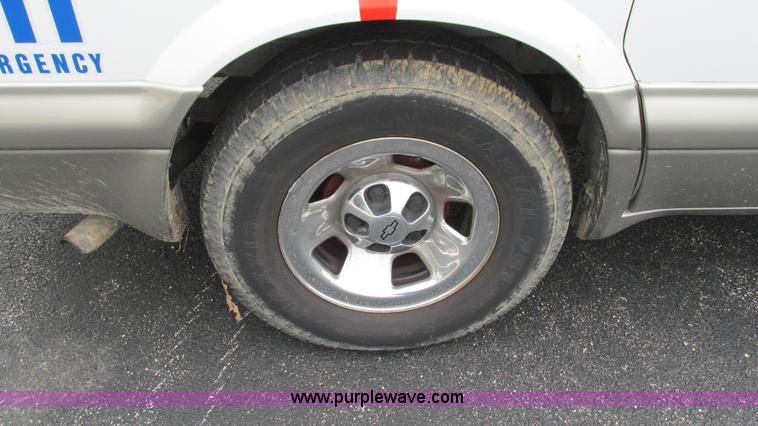 image for item L5254 2002 Chevrolet Astro van