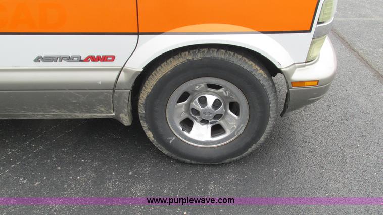 image for item L5254 2002 Chevrolet Astro van
